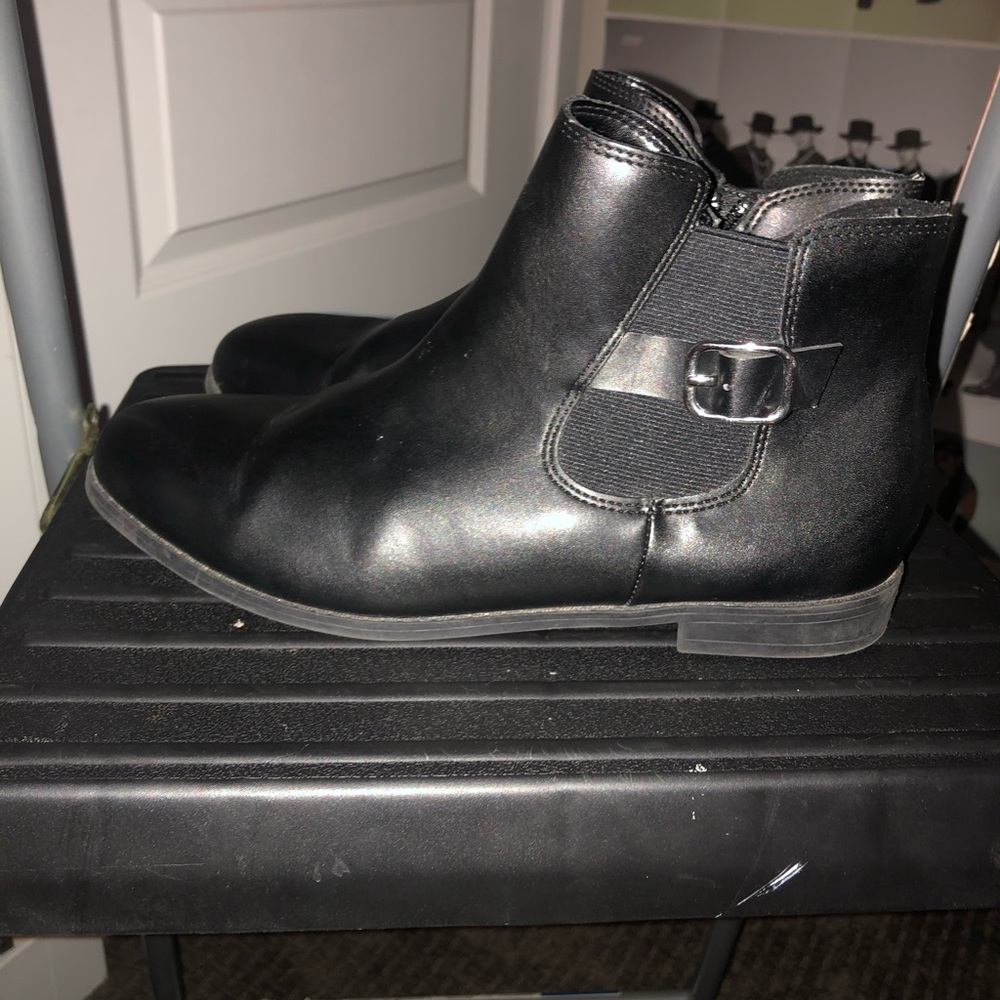 Black dress boots